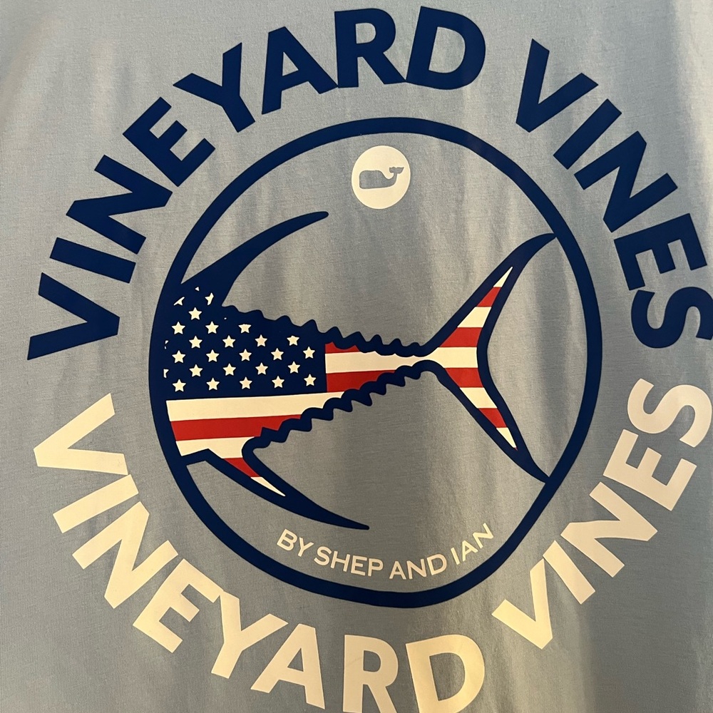 Vineyard vines men’s Small short sleeve RWB Fish tee shirt